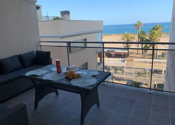 Cunit, Front Line With Sea View Апартаменты *