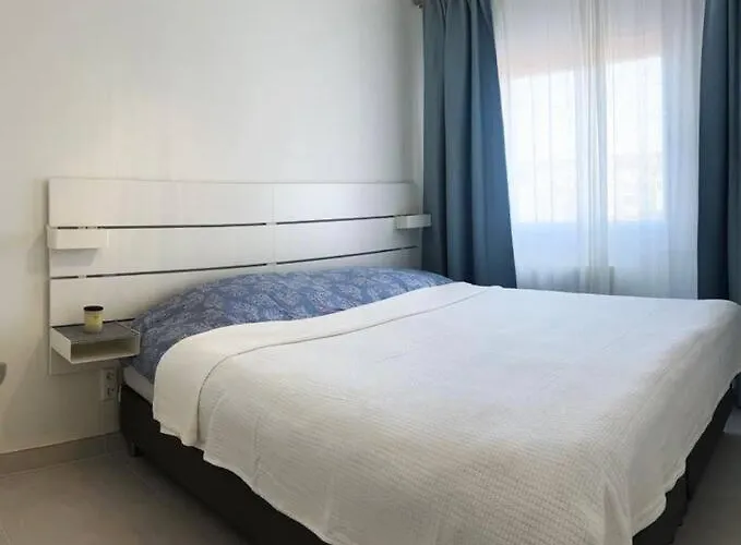 Cunit, Front Line With Sea View Апартаменты