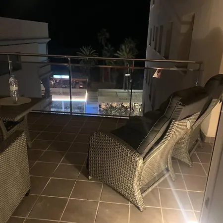 Apartment Cunit, Front Line With Sea View
